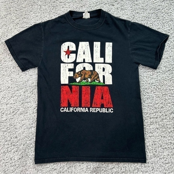 California Shirt Womens Small Graphic Tee Republic State Flag Bear Lived In - Picture 1 of 4